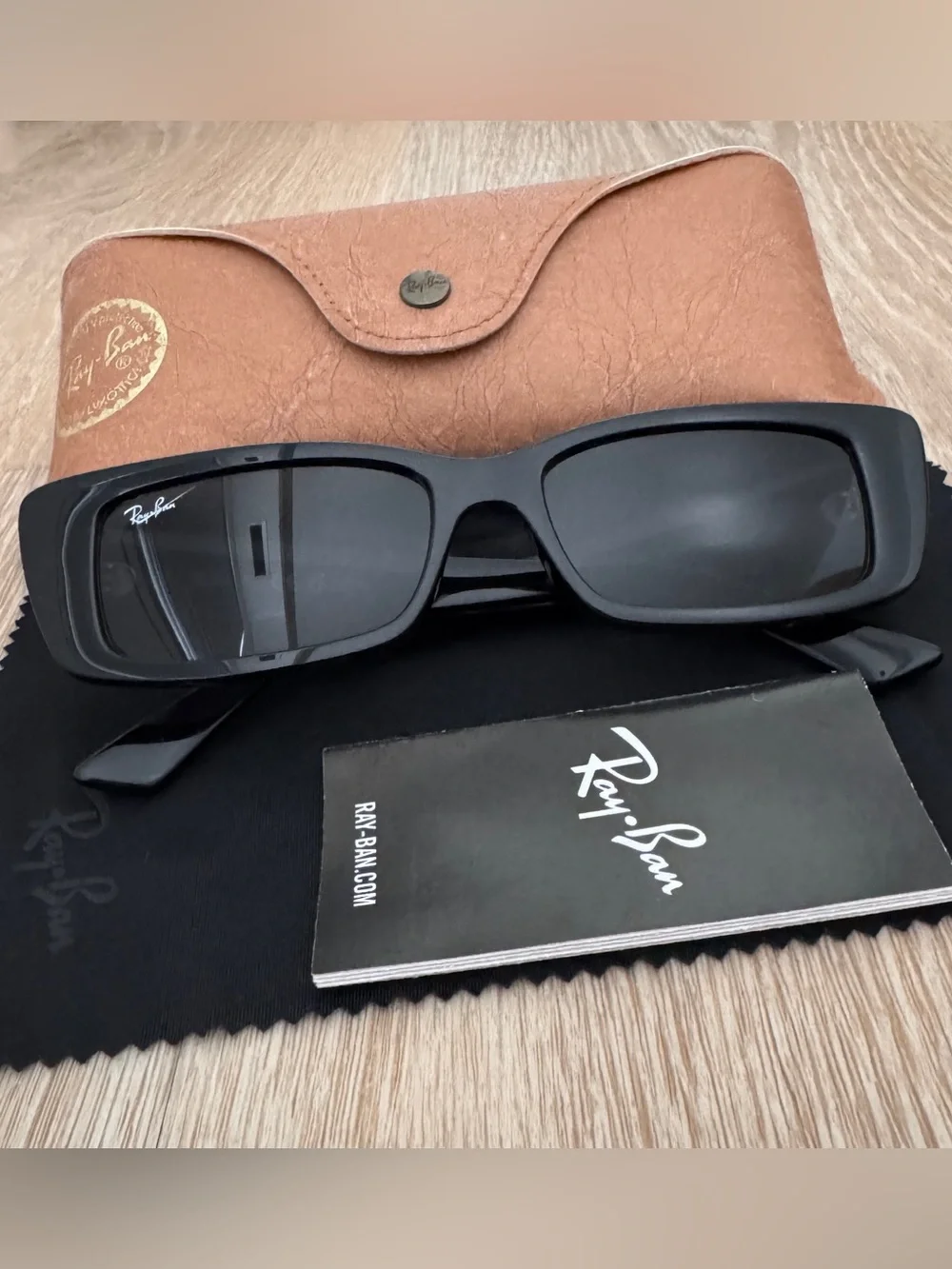 Ray-Ban Black Sunglasses with Brown Case